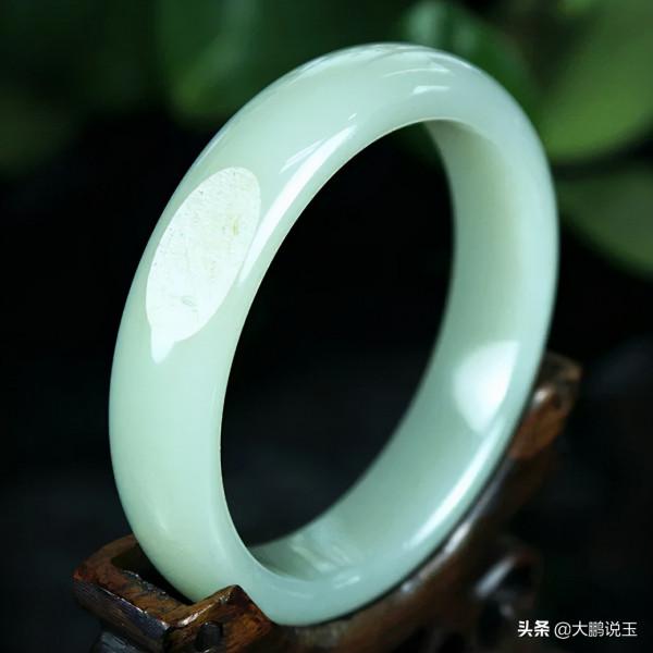 和田玉一鐲二牌三把件四掛件，到底指什麼？