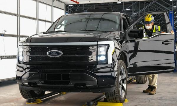​首批福特F-150 Lightning預生產,定位電動皮卡,越野效能強悍 ​首批福特F-150 Lightning預生產,定位電動皮卡,越野效能強悍