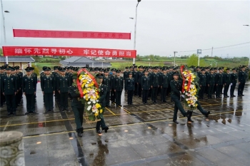 競相打卡！綠色導彈軍營多了一座“紅色氧吧”……