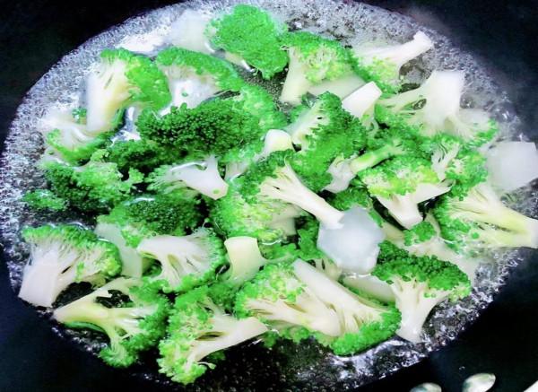 無油香菇雞腿飯，好吃又營養，香氣誘人！超級美味