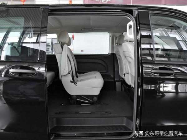 5米37的賓士大7座MPV,價格便宜實惠還能賺錢,實拍賓士威霆 5米37的賓士大7座MPV,價格便宜實惠還能賺錢,實拍賓士威霆