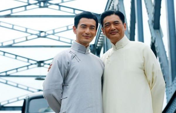 同是給馮程程打傘，周潤發版與黃曉明版，兩個版本的差距有多大？