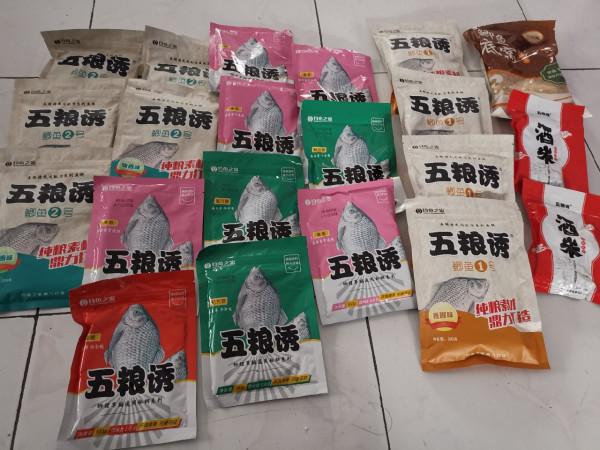 惡劣天氣也阻擋不了釣魚人的腳步，餵魚時刻準備著……