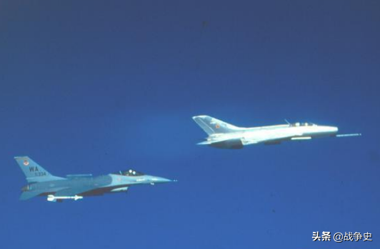 中國殲7能擊墜美軍F16嗎？美軍親自認證，真的可以打贏