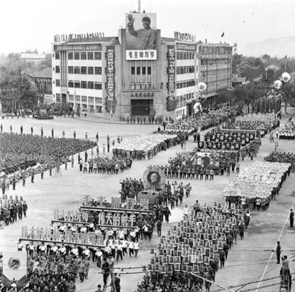 一組看了之後令人鼓舞的老照片、宣傳畫、標語 一組看了之後令人鼓舞的老照片、宣傳畫、標語