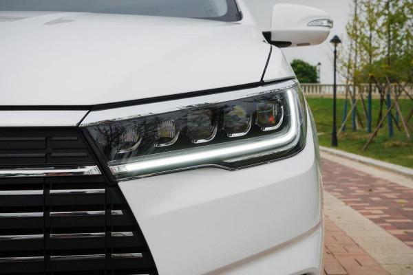 搭載刀片電池，續航450km，12.99萬起售，秦EV價效比如何？