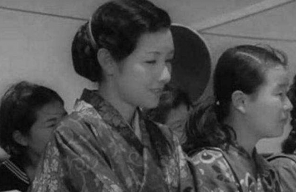 1945年，中國連長娶日本女戰俘，隱居四川，幾十年後繼承上億財產