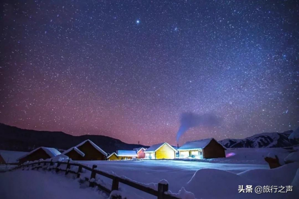 冬季的喀納斯很少有人發現它的美，整個畫面都是純粹的克萊因藍