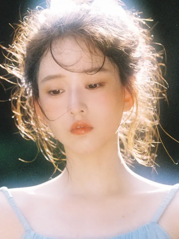 楊超越是“整”了嗎?怎麼突然美成王祖賢了? 楊超越是“整”了嗎?怎麼突然美成王祖賢了?