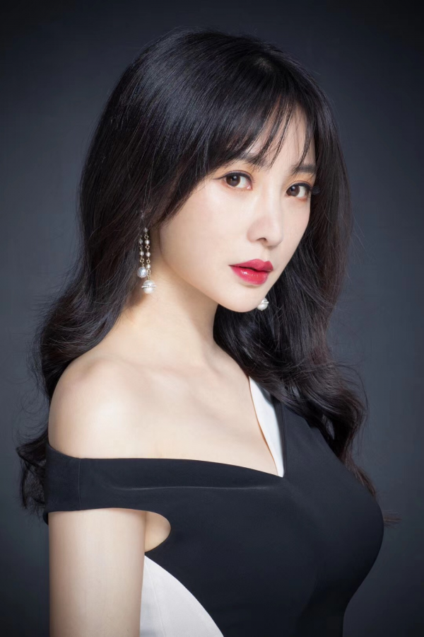 柳巖媽媽楊邦梅：心疼女兒成名路上遭受非議，更擔憂她的婚戀問題