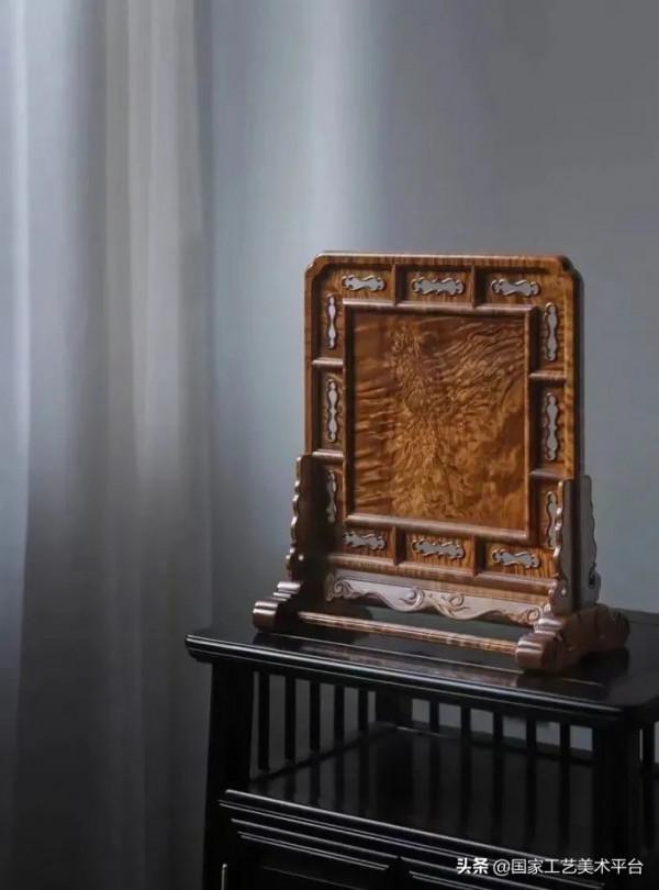 除了文房四寶,書齋中還應有的清賞雅器——金絲楠木水波紋插屏 除了文房四寶,書齋中還應有的清賞雅器——金絲楠木水波紋插屏