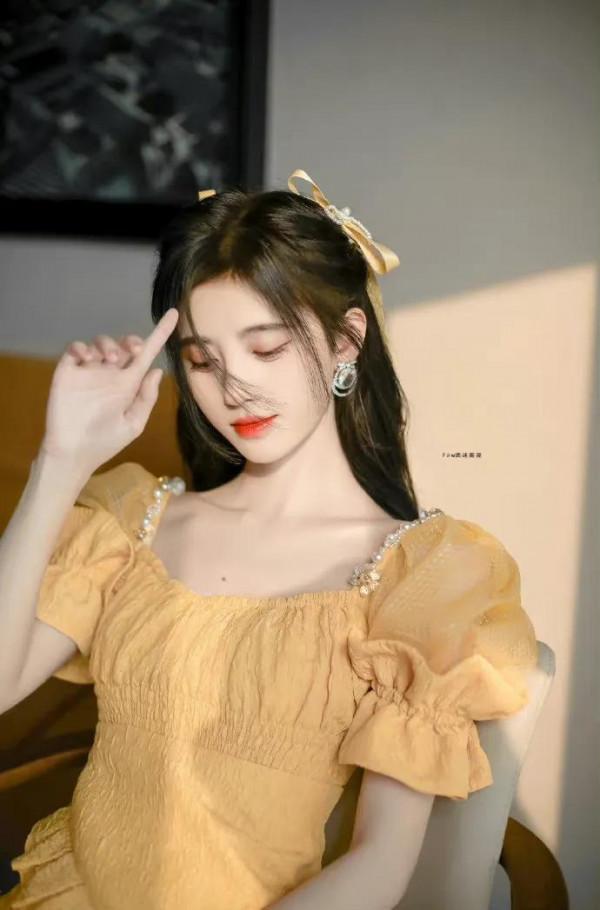 鞠婧禕，人比蜜甜，貌比花更嬌，行你所行，愛你所愛