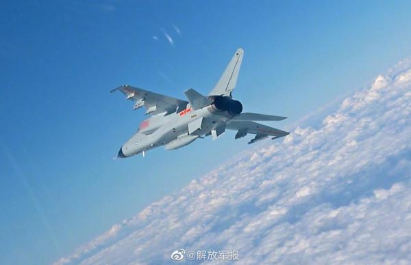 高畫質酷圖！看海軍戰機鏖戰雲端
