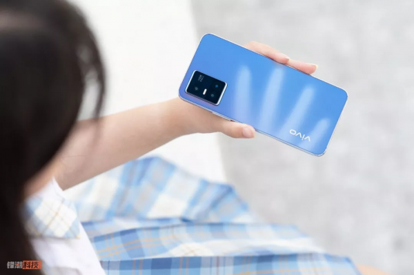 這或許會成為塑膠、金屬、玻璃之後，下一個10年的主流手機材料