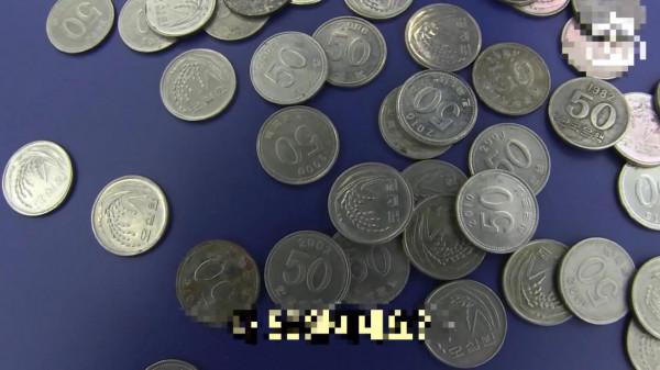 女人意外獲得一棵搖錢樹,每天都會獲得50元硬幣,但女人並不開心 女人意外獲得一棵搖錢樹,每天都會獲得50元硬幣,但女人並不開心