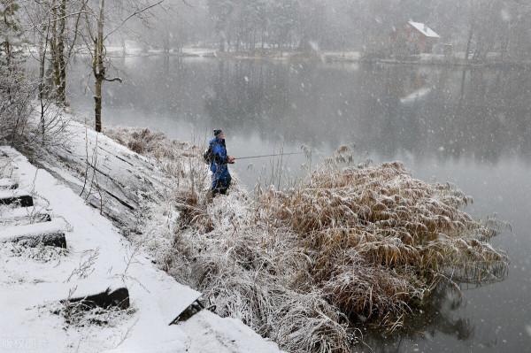 野釣:老師傅不打窩連獲大板鯽,這才是冬季“人找魚”的正確方式 野釣:老師傅不打窩連獲大板鯽,這才是冬季“人找魚”的正確方式