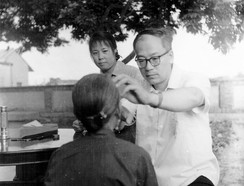 毛澤東晚年不願做手術，主治醫生吟了一首詩，主席欣然答應