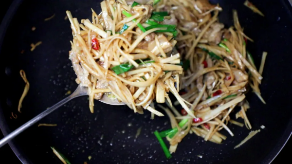 蓮藕這樣做米飯不夠吃,做法超級簡單,清甜脆爽營養又美味 蓮藕這樣做米飯不夠吃,做法超級簡單,清甜脆爽營養又美味