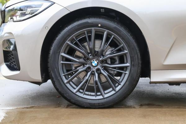 解讀寶馬325Li M運動曜夜套裝，配2&period;0T&plus;8AT，軸距2961mm，有多香？