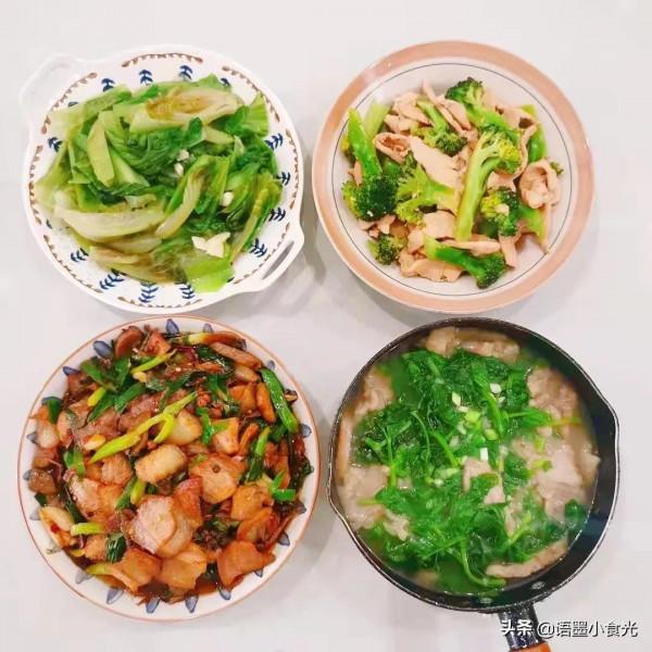 朋友說:我傢伙食不一般,一週四天的菜譜不重樣,不比大廚做的差 朋友說:我傢伙食不一般,一週四天的菜譜不重樣,不比大廚做的差