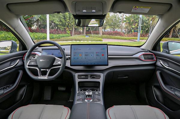 比亞迪驅逐艦05內飾解析 全方位年輕化