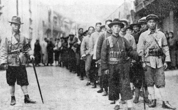 他當師長時，林彪還只是連長，陳賡營長，許光達是排長，卻授上將