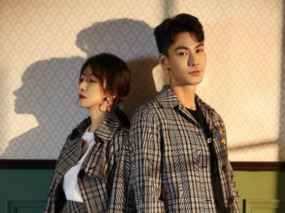 “電眼”陳紫函和酷帥戴向宇最新情侶裝大片,短時間收穫大批粉絲 “電眼”陳紫函和酷帥戴向宇最新情侶裝大片,短時間收穫大批粉絲