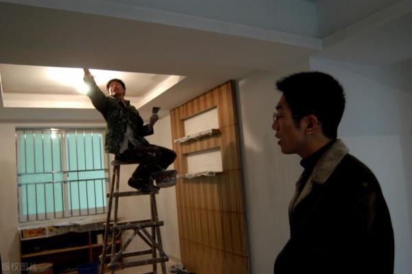 裝修工人說我不懂，叫我別監工，我挑這些時間進場，工人不敢偷懶