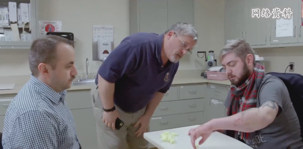 不得不承認美國醫術很強:斷了6年的雙臂,竟成功移植他人手臂 不得不承認美國醫術很強:斷了6年的雙臂,竟成功移植他人手臂