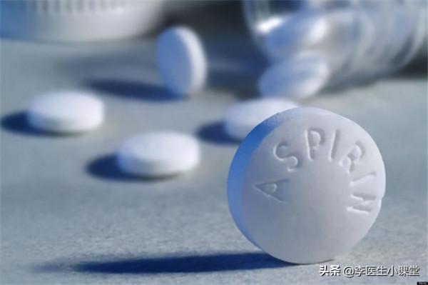 醫生教你：突發心梗的急救方法，學會了關鍵時刻能救命