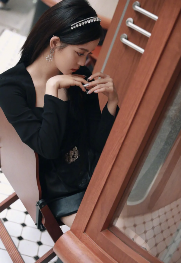 Nabi的富家千金風,終於找到了其中的穿搭精髓 Nabi的富家千金風,終於找到了其中的穿搭精髓