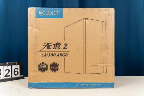 出門撿到一個固態硬碟,回去我就裝了一套白色主題的主機 出門撿到一個固態硬碟,回去我就裝了一套白色主題的主機