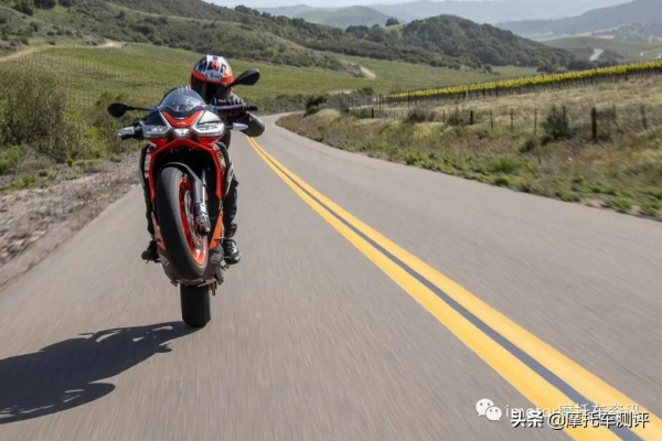 我有點懷疑,Aprilia Tuono660 vs Triumph Trident660你不知怎麼選? 我有點懷疑,Aprilia Tuono660 vs Triumph Trident660你不知怎麼選?