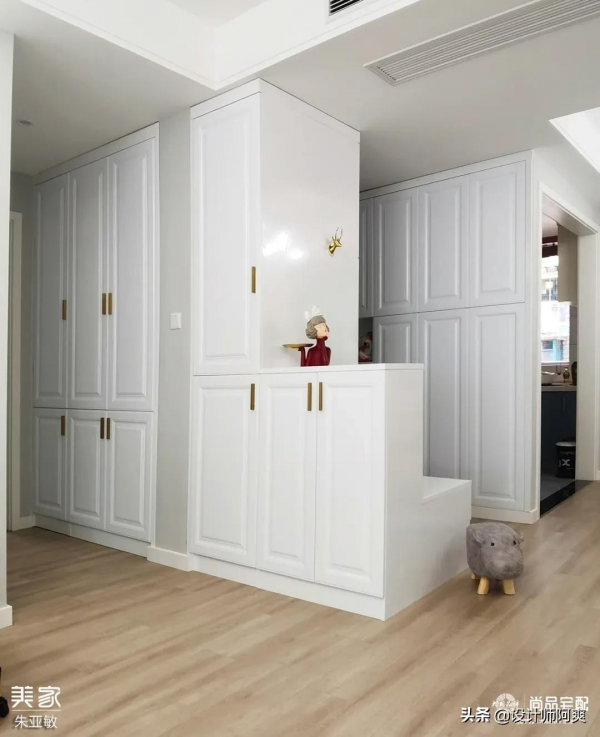 玄關打了4個櫃子,全屋還有10個,這位姐姐是狠人實錘了 玄關打了4個櫃子,全屋還有10個,這位姐姐是狠人實錘了