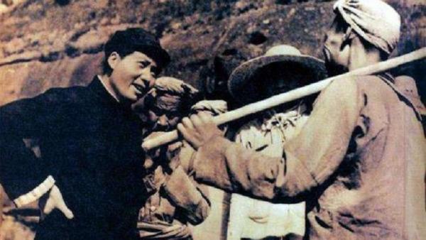 47年，蔣介石來到延安，在一口窯洞問村民：毛澤東跟你說過話嗎？