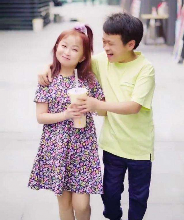 朱潔:身高1米24,23歲嫁侏儒症秦學士後,月入過萬,活成小公主 朱潔:身高1米24,23歲嫁侏儒症秦學士後,月入過萬,活成小公主