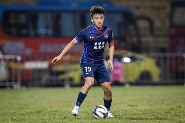 《足球》VS孫學龍:“放下包袱才會越來越好” 《足球》VS孫學龍:“放下包袱才會越來越好”