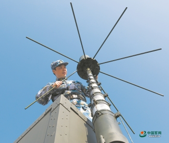 海軍航空兵某場站退役老兵魏明春:20載保障萬餘架次戰機高飛遠航 海軍航空兵某場站退役老兵魏明春:20載保障萬餘架次戰機高飛遠航