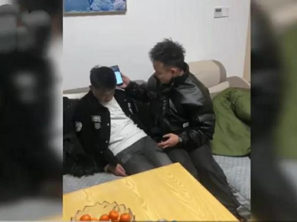 退伍小夥醉酒叫不醒，聽見集合哨瞬間軍姿挺拔：刻在骨子裡的記憶