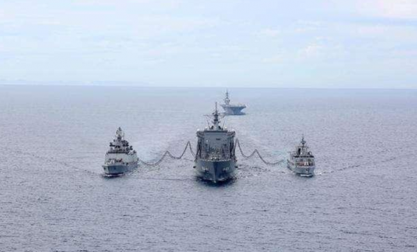 遼寧艦一小時耗油25噸，航行中燃油不足如何補給？