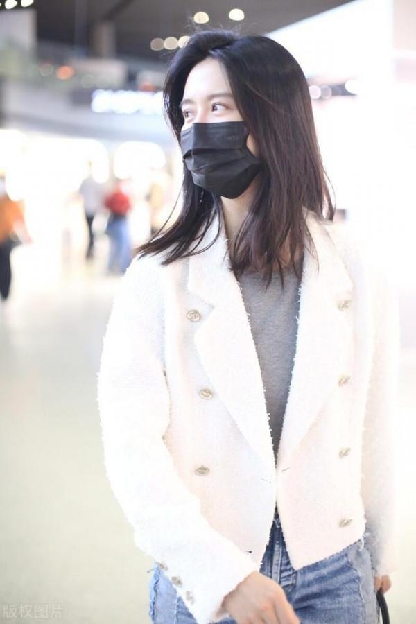 許齡月日常穿搭原來這麼時髦 網友們覺得她顏值如何可評論關注轉發 許齡月日常穿搭原來這麼時髦 網友們覺得她顏值如何可評論關注轉發