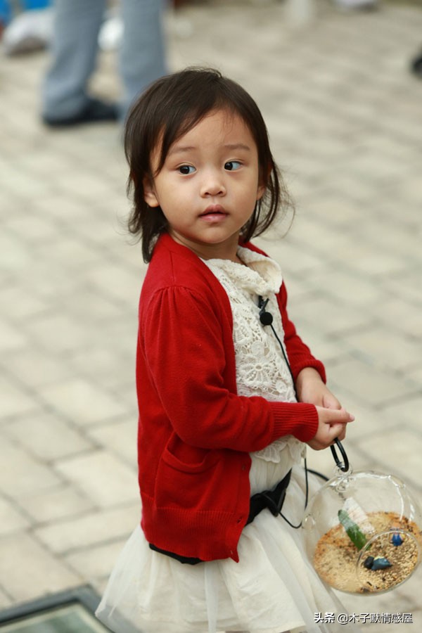 37歲結婚，39歲生下兒子，40歲生下女兒的安以軒，滿屏都是幸福