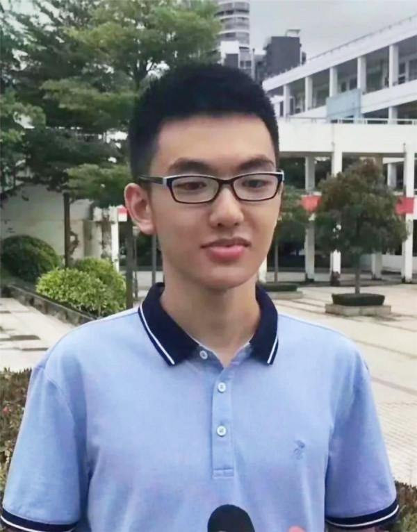 廣西&quot;校草狀元&quot;楊晨煜：730分上清華，兩科滿分，為何如此優秀？