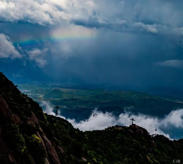又到週末！去靈山登山賞景嗎？