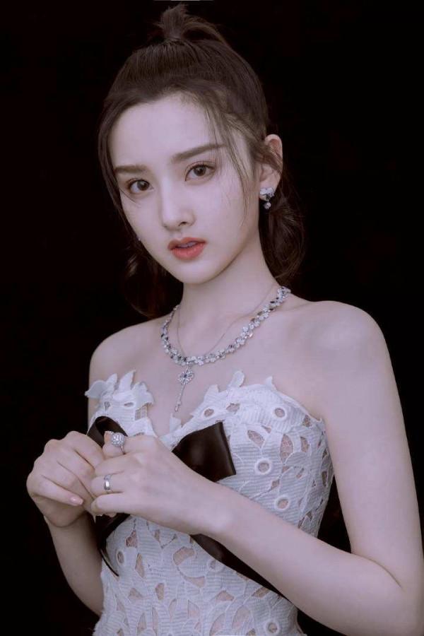 宋祖兒美圖：眉目如畫的美人