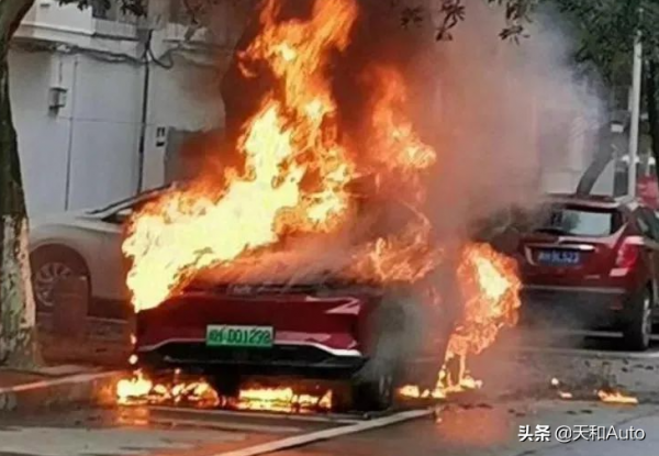 威馬車輛自燃的可能性:鋰離子電池的“析鋰”與“枝晶” 威馬車輛自燃的可能性:鋰離子電池的“析鋰”與“枝晶”