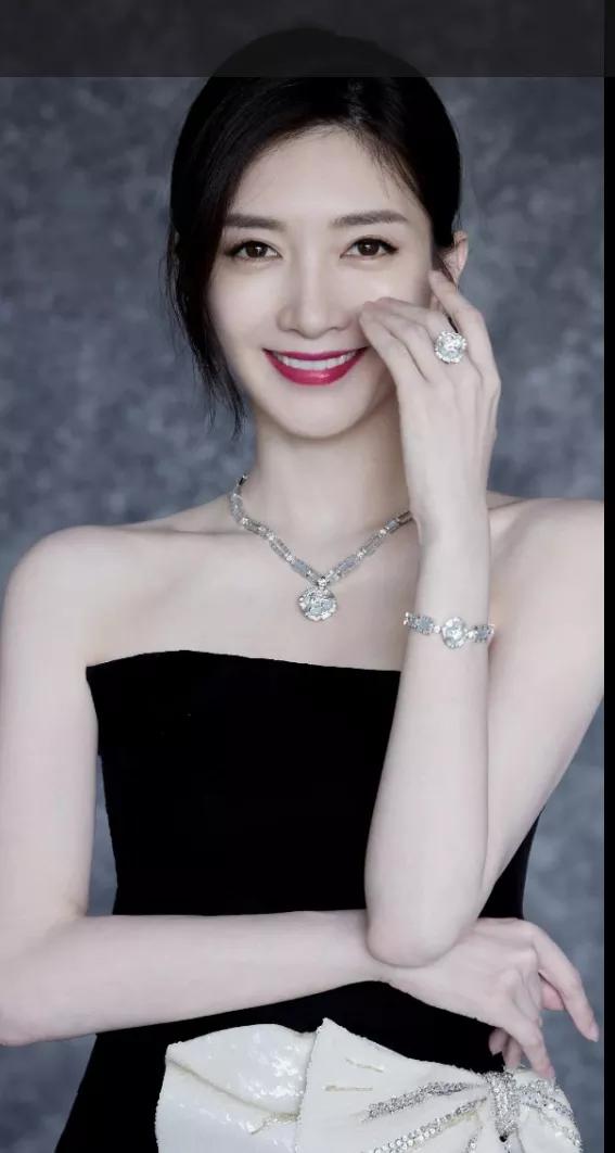 江疏影高學歷高顏值高身材，三高美到了巔峰