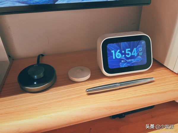 來分享 5 位作者好看又高效的桌面佈置