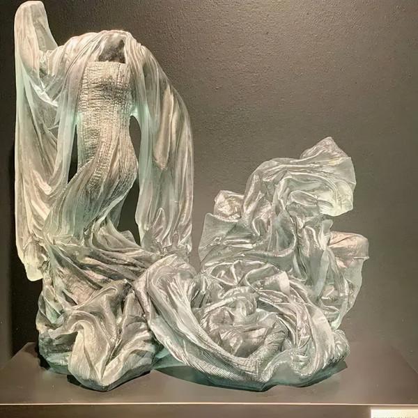 浪漫典雅的異想讓人為之心動，玻璃婚紗你有見過嗎？