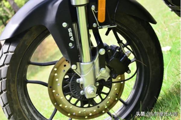 不到1.5萬，就能摩旅！賽科龍小拉力RX1S：續航500km，標配ABS